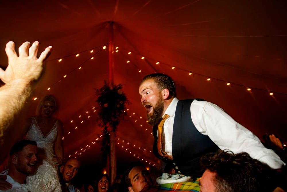 wedding guests dancing